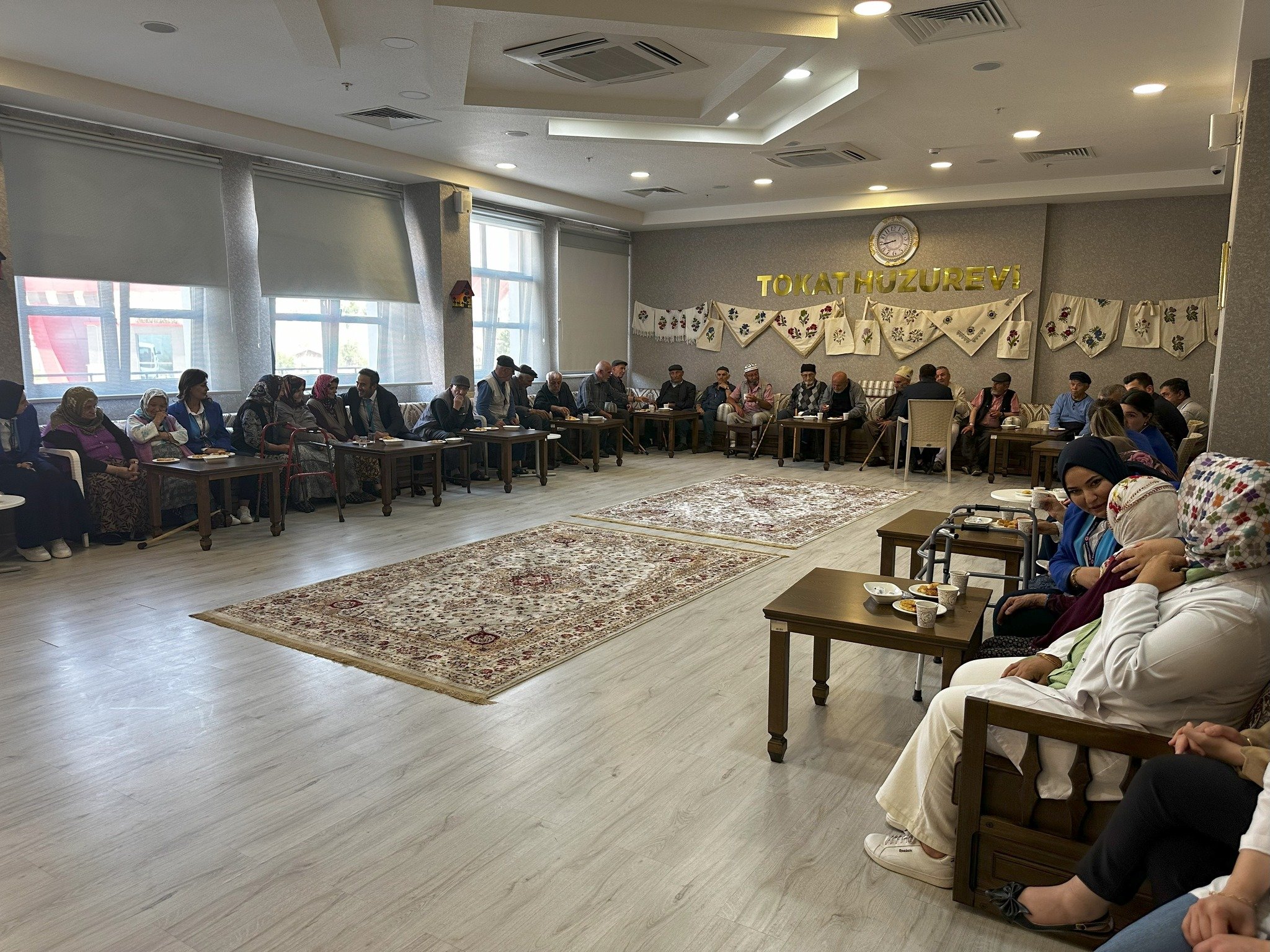 Tokat’ta Kuşaklar Arası Buluşma: Babalar Günü Huzurevinde Kutlandı