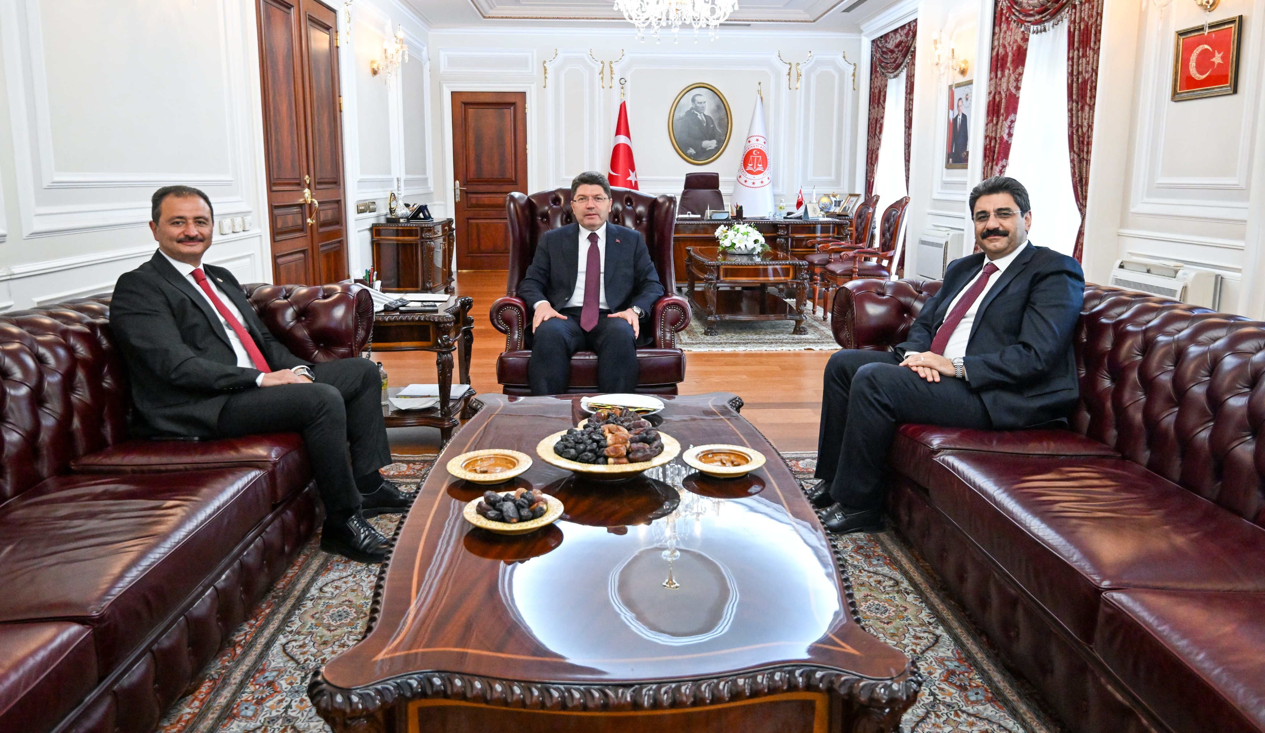 Adalet Bakanı Tunç, Tokat ve Sivas Milletvekilleriyle Adalet Hizmetlerini Görüştü